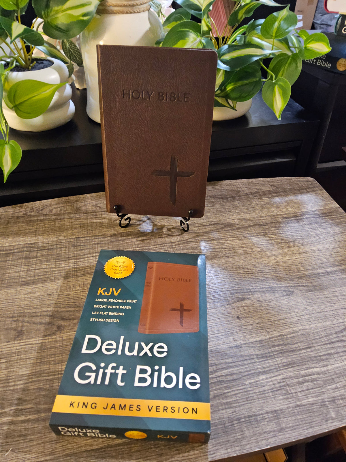 KJV Holy Bible – Deluxe Gift Bible in Brown Cross