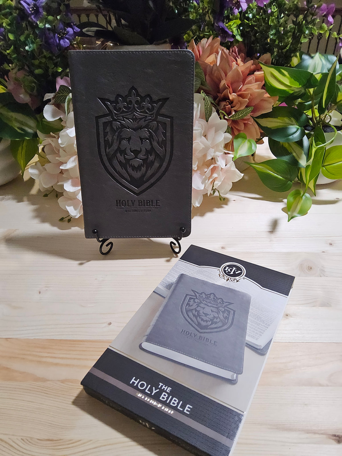 Grey KJV Bible with Lion, 8-Point Type